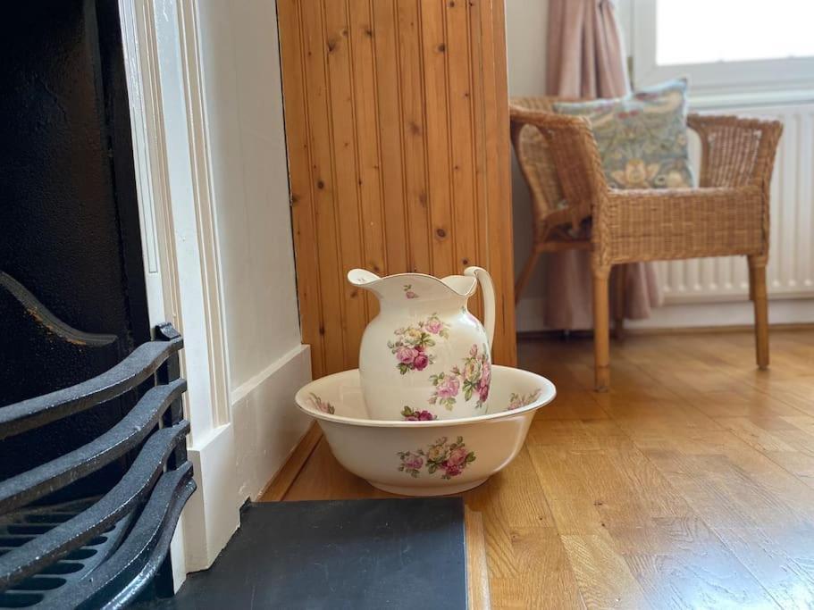 Windsor Cottage: Cosy, Charming, Full Of Character Extérieur photo