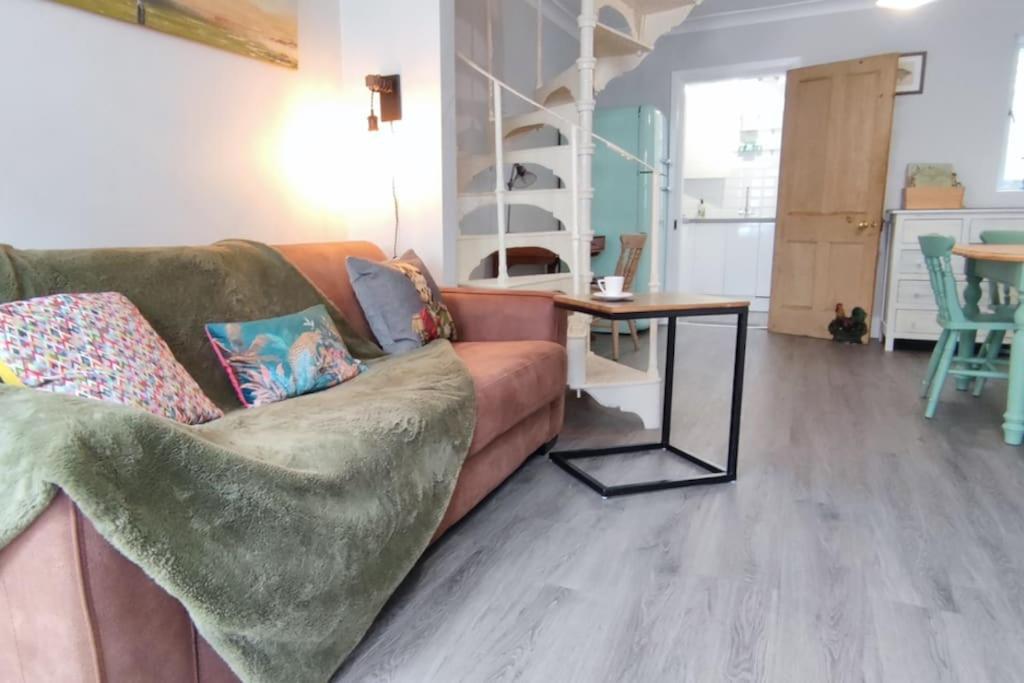 Windsor Cottage: Cosy, Charming, Full Of Character Extérieur photo